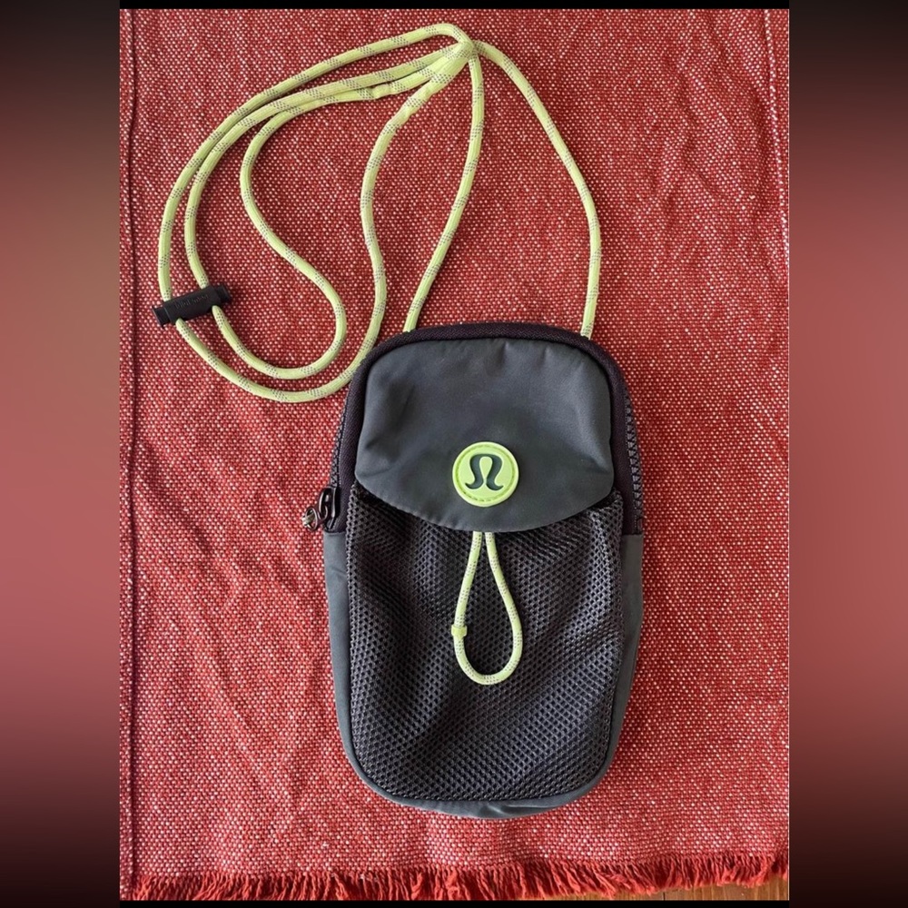 Lululemon 🍋 Cross Body Bag